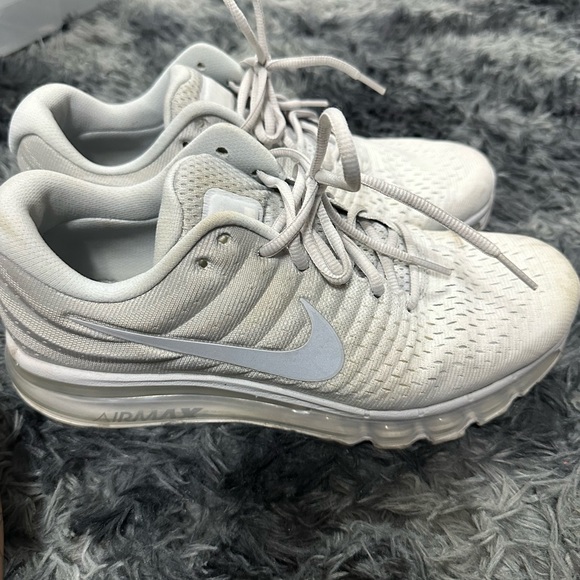 Nike - Picture 3 of 3